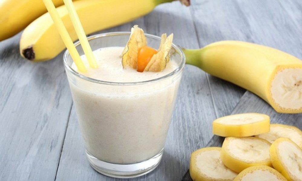 batida-de-banana-e-gengibre-para-remover-a-gordura-da-barriga-coxas-e-costas